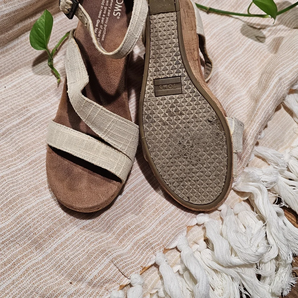 TOMS Women's Tan Sandals